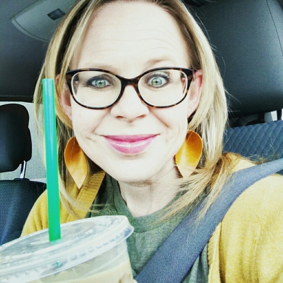 Meet your Posher, Sarah - Picture 2 of 2